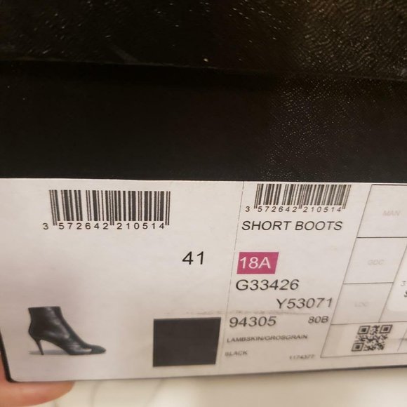 CHANEL 18A Lambskin Leather Cap Toe Ankle Booties Boots Heels - Picture 11 of 11